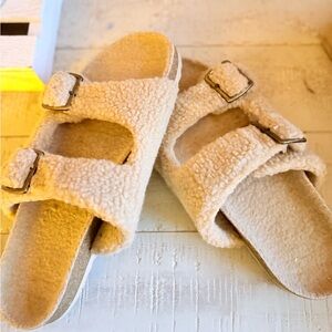 GAP Tan Fuzzy Sandals